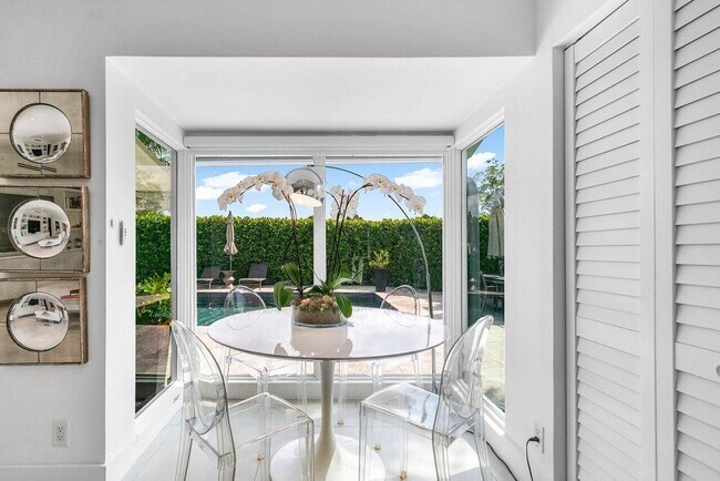 Building Photo - 2320 Las Casitas Dr