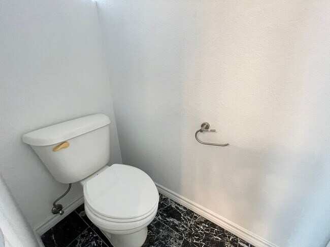 Building Photo - 3-Bedroom House on 1/2 an Acre for Rent in Killeen