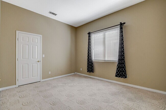 Building Photo - Luxury 5-Bedroom Guard-Gated Home with Pool, Spa & 3 En-Suite Bedrooms