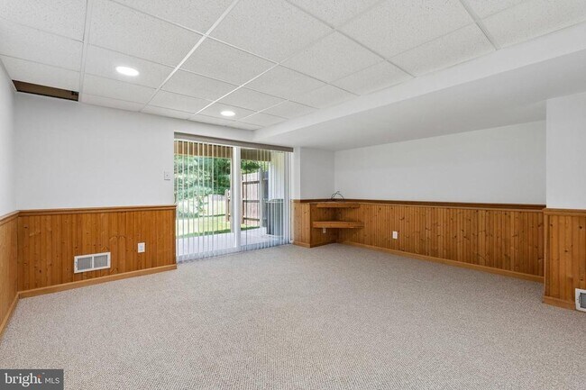 Building Photo - 266 Leedom Way