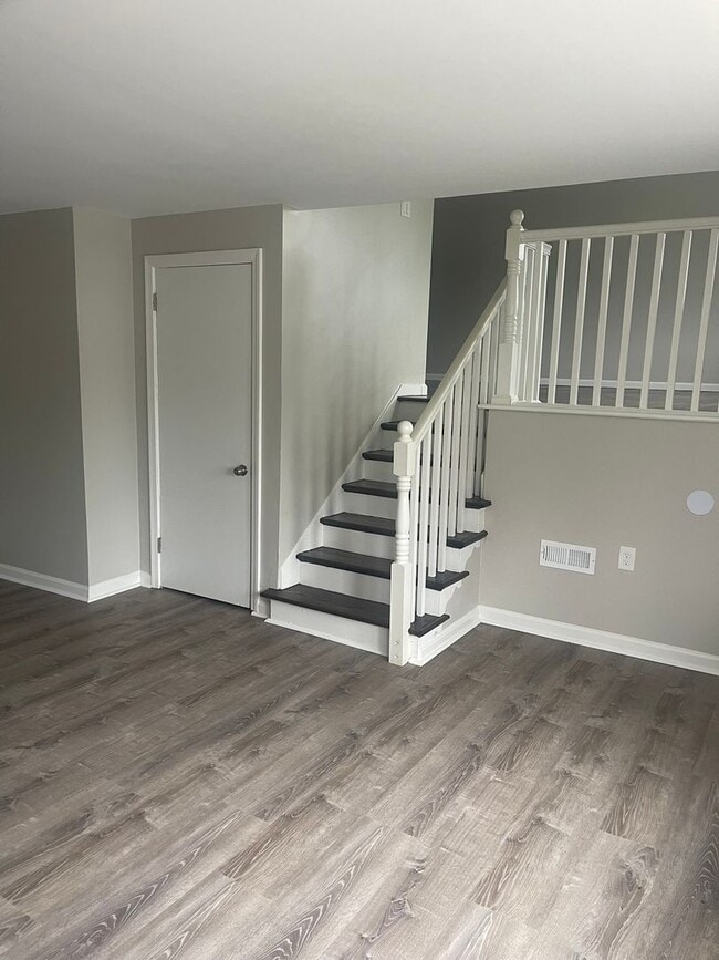 Building Photo - DELPARK MANOR
