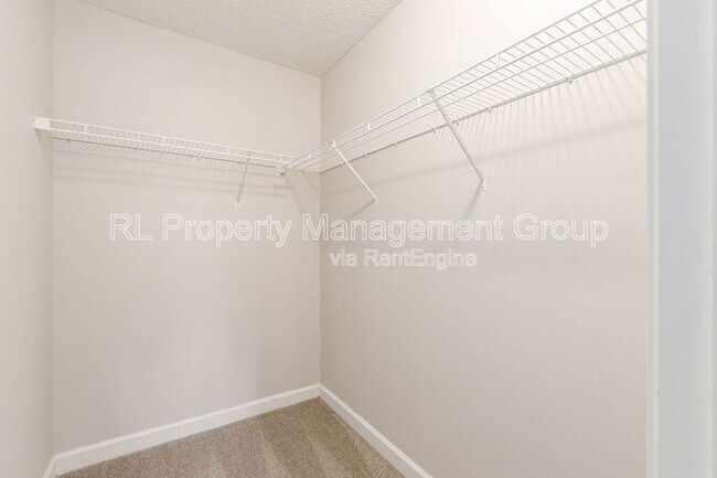 Building Photo - 5551 Ainsley Dr