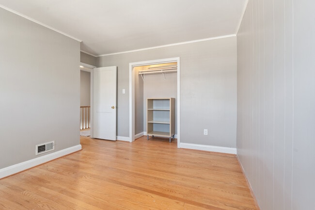 Building Photo - 1518 Dellsway Rd