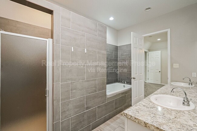 Building Photo - 10212 Carmencita Way