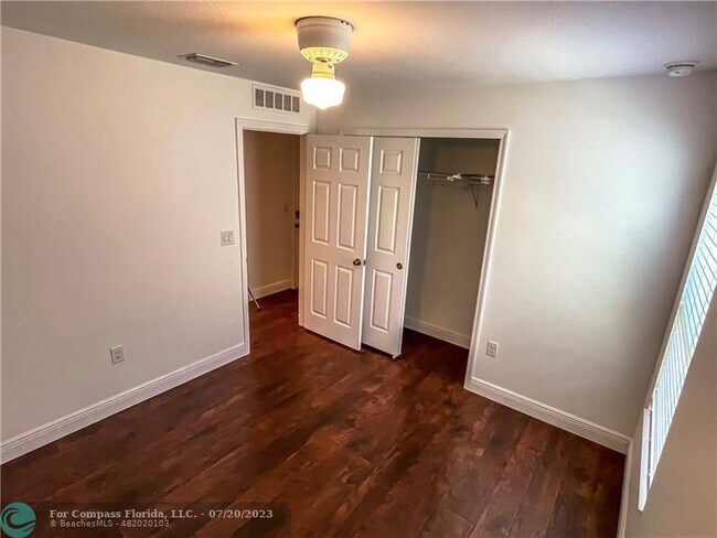 Building Photo - 5870 NW Pine Trail Cir