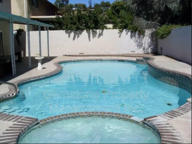 Building Photo - 5233 Countryside Dr