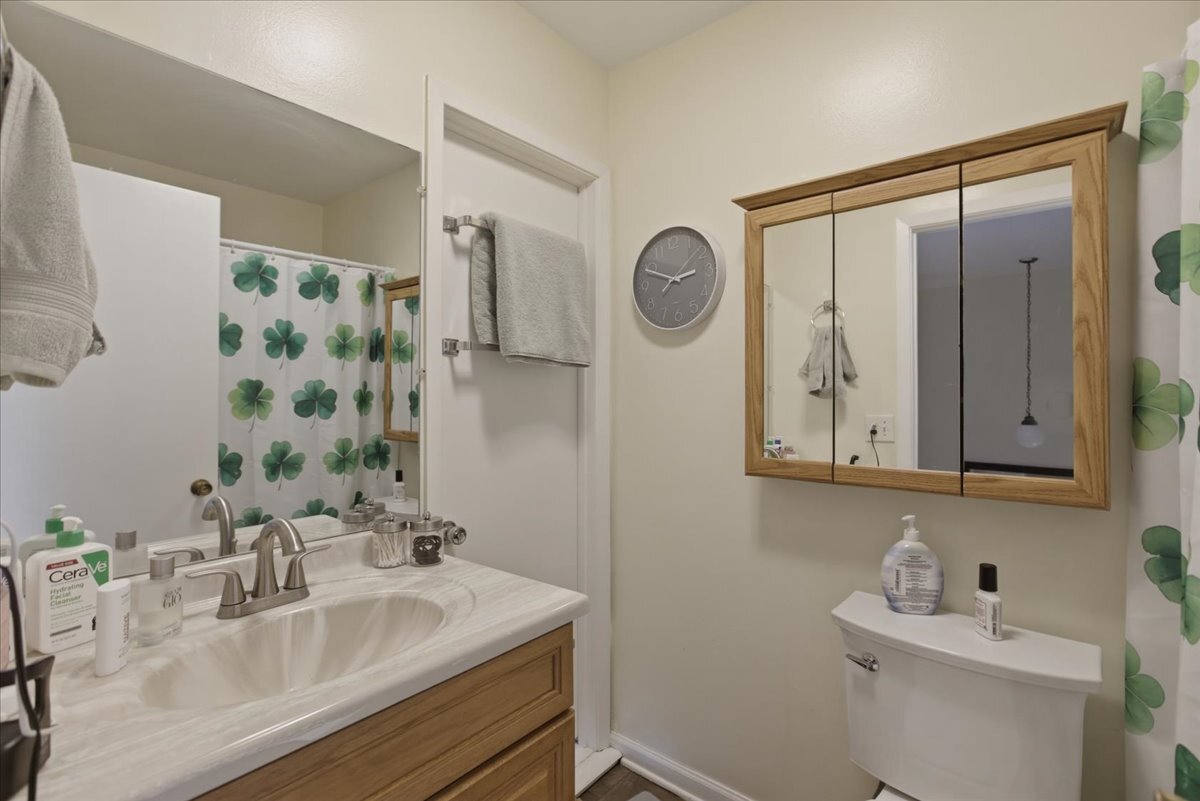 Building Photo - 1631 W Belle Plaine Ave