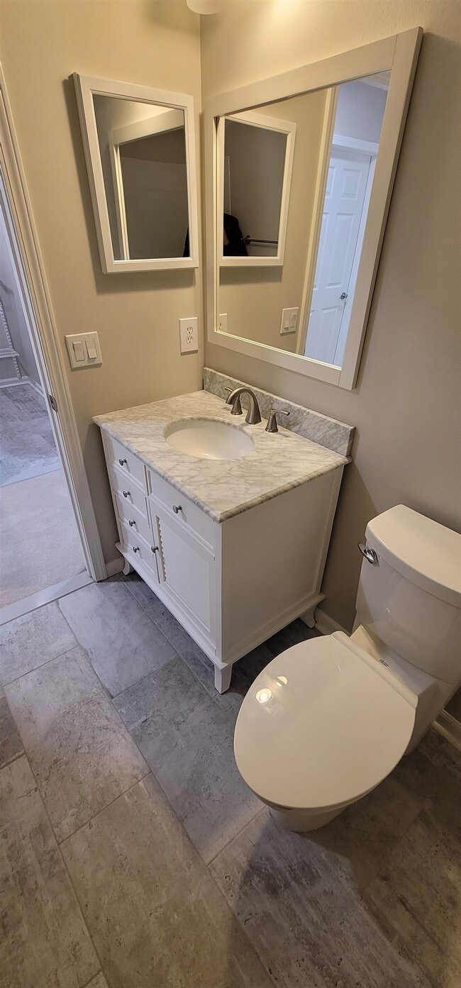 Building Photo - 13 McMartin Ct