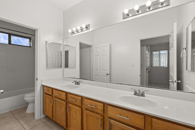 Building Photo - large happy 4+br home