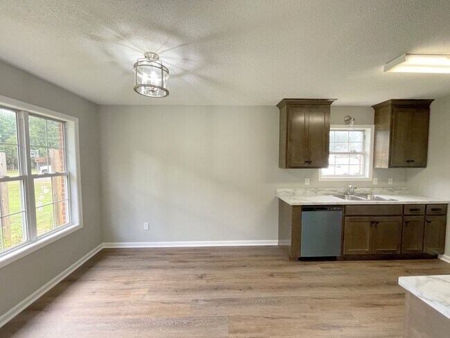 Building Photo - 100 Brook Glen Dr