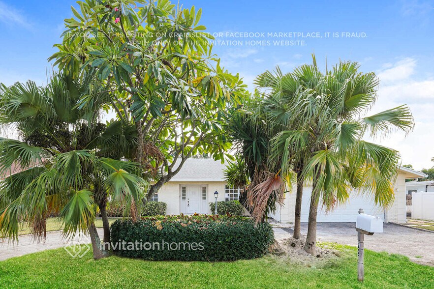 Building Photo - 228 NE 25th St