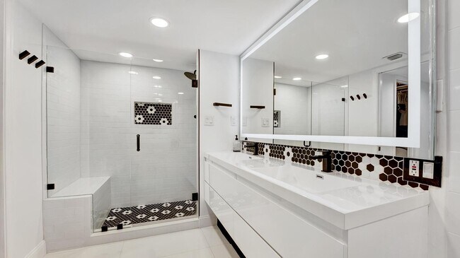 Building Photo - 5380 N Ocean Dr