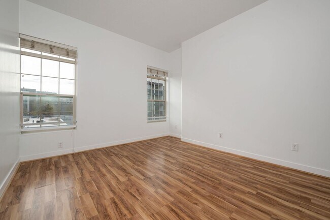 Building Photo - Stunning Midvale Condo in Secure Building w internet