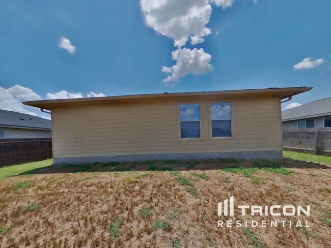 Building Photo - 545 Starling Creek