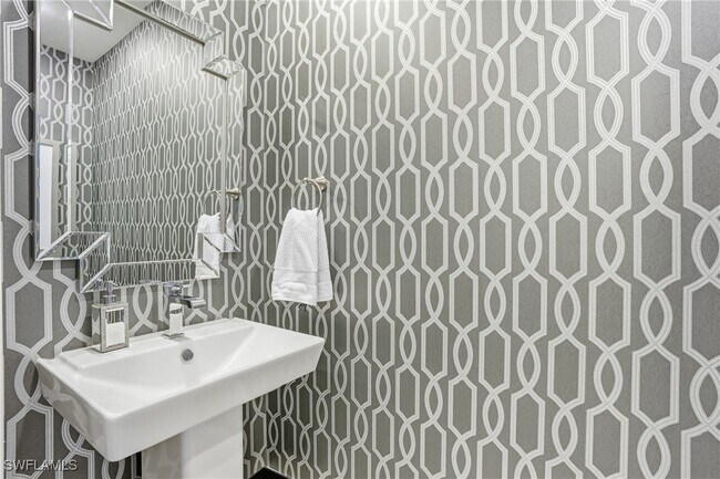 Building Photo - 1030 3rd Ave S