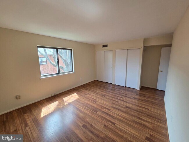 Building Photo - 813 Red Lion Rd