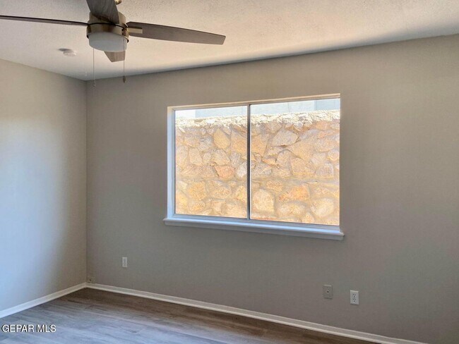 Building Photo - 6932 Escondido Dr