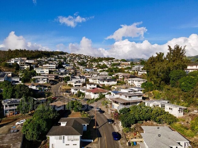 Building Photo - 1242 Mamalu St