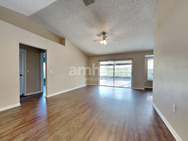 Building Photo - 837 Greenbelt Cir