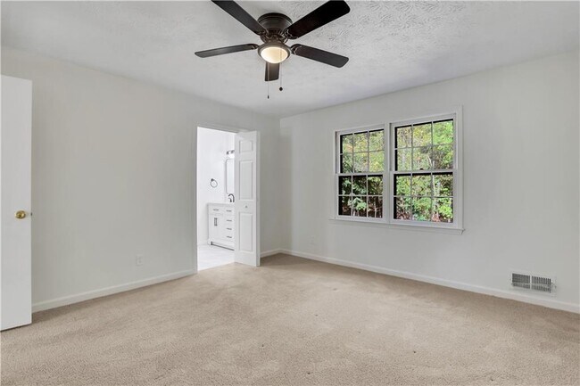 Building Photo - 4684 Ben Hill Dr