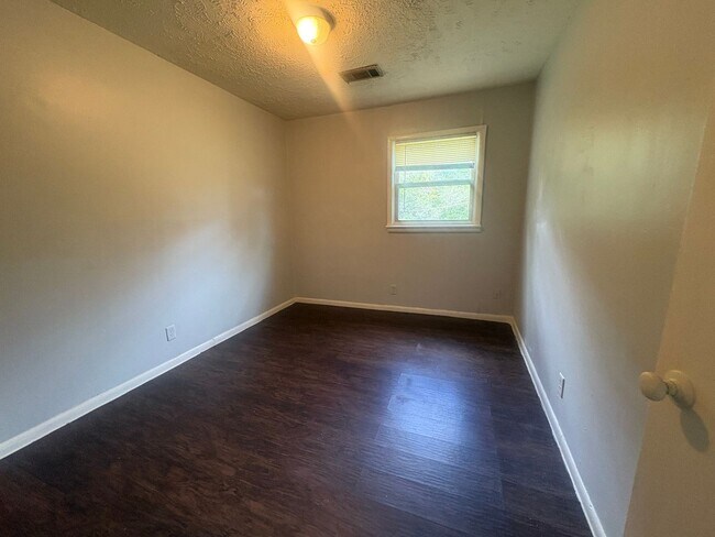Building Photo - Myers408
