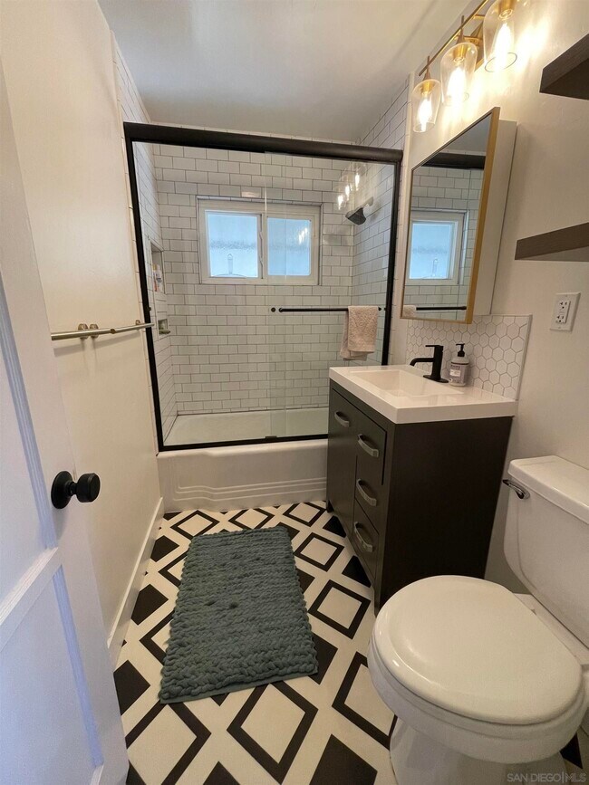 Building Photo - 2231 Susan Pl