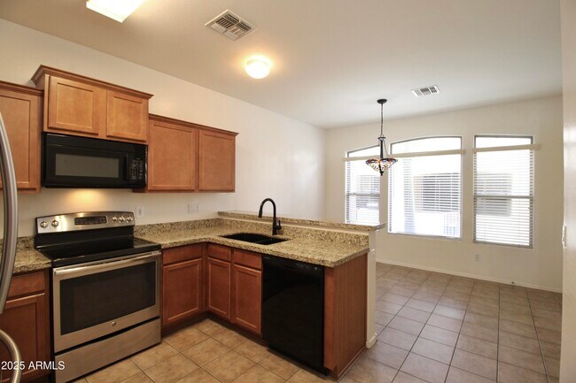 Building Photo - 2600 E Springfield Pl