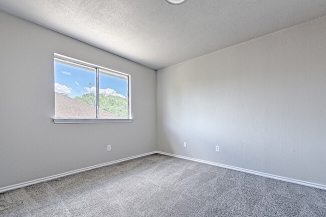 Building Photo - 2038 Biscayne Dr