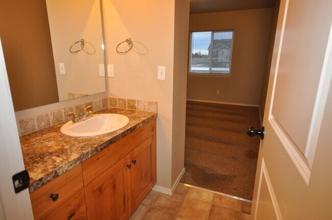 Building Photo - 5700 S Summit Creek Way
