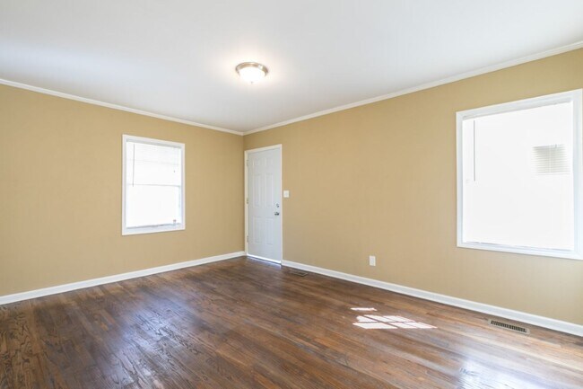 Building Photo - Charming 3BR/1.5BA in Sought-After Pleasan...