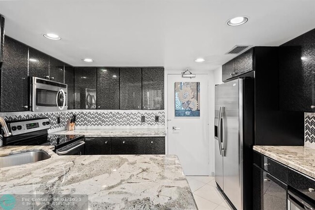 Building Photo - 3700 Galt Ocean Dr