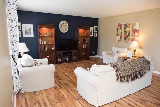 Building Photo - 4 Bedroom 2.5 Bath Home