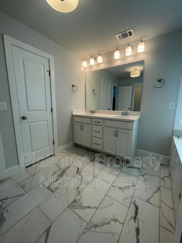 Building Photo - 2312 Echelon Ln