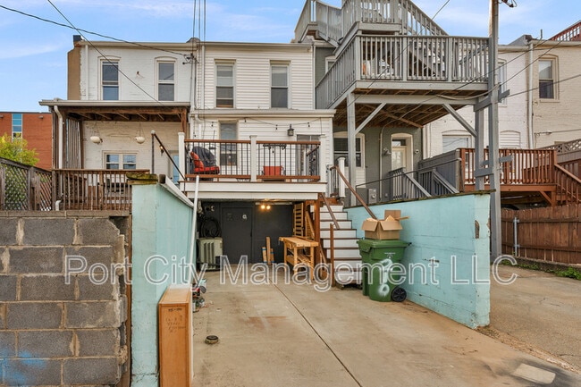 Building Photo - 210 S Bouldin St