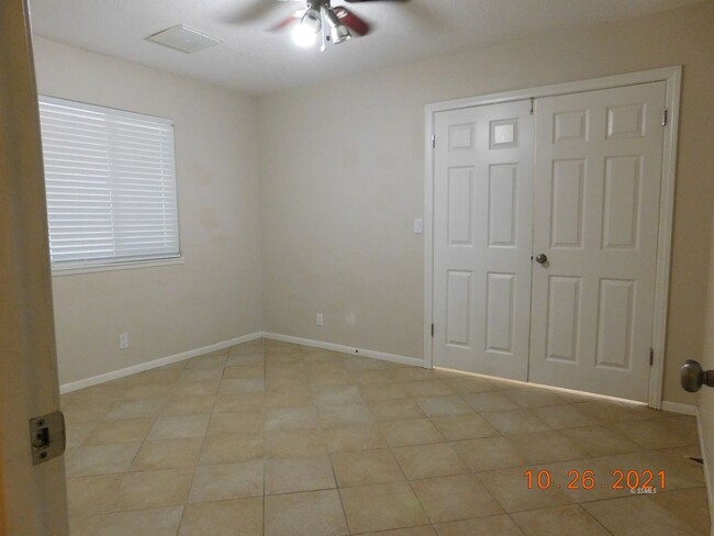 Building Photo - Charming 3-Bedroom Home with Solar, A/C & ...