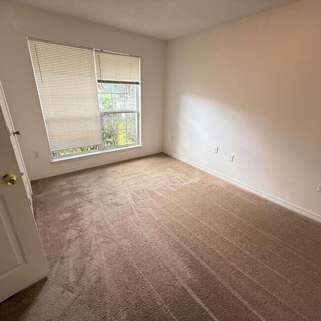 Building Photo - 1022 Freeport Ct