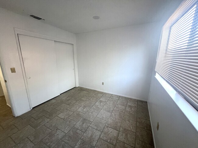 Building Photo - 10387 S White Rock Rd