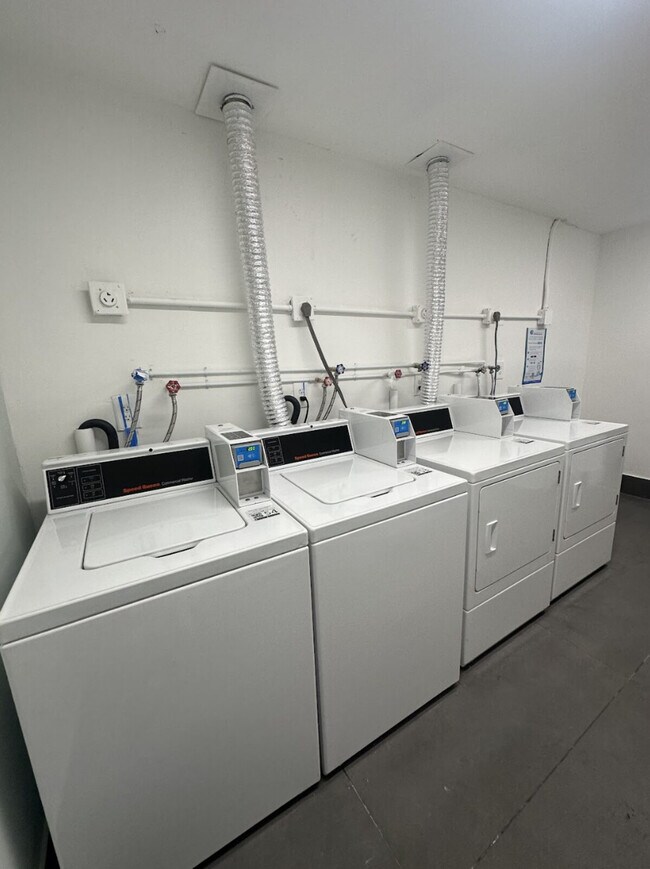 Building Photo - 1401 SE 15th St