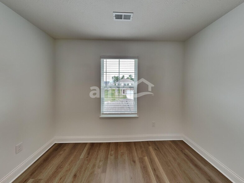 Building Photo - 306 Pne Hl Ct