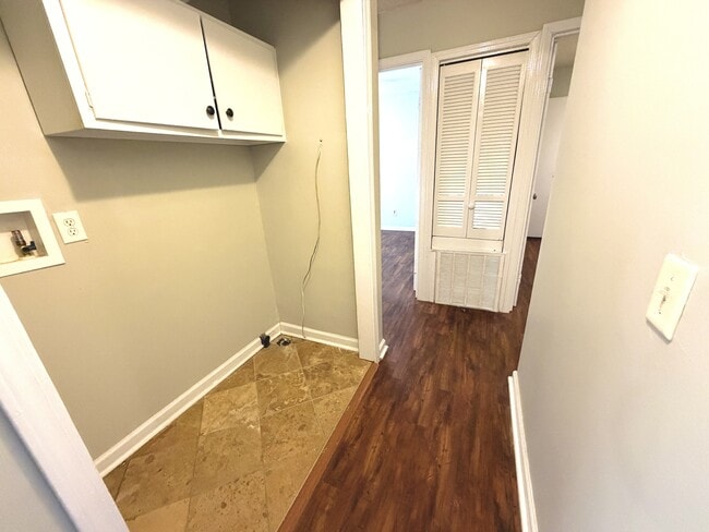 Building Photo - 124 Riverview Ct