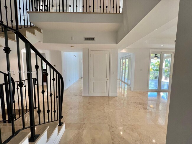 Building Photo - 573 Satinwood Dr