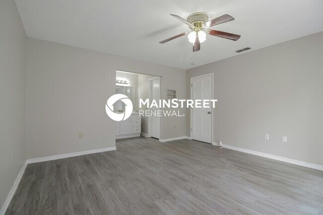 Building Photo - 4 Bedroom Pet-Friendly Home in Deltona, FL with Main Street Renewal