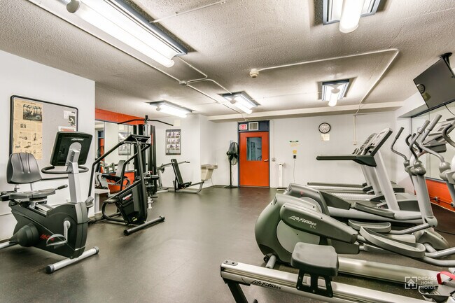 Building Photo - 1700 E 56th St