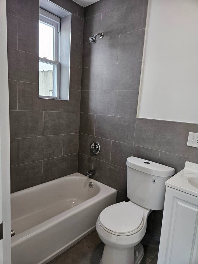 Building Photo - 312 E 26th St