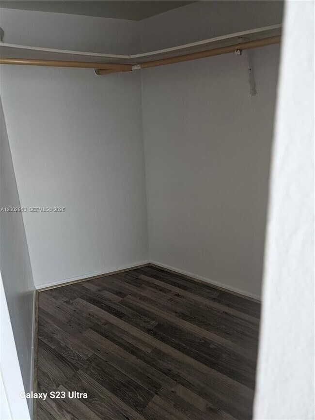 Building Photo - 20400 W Country Club Dr