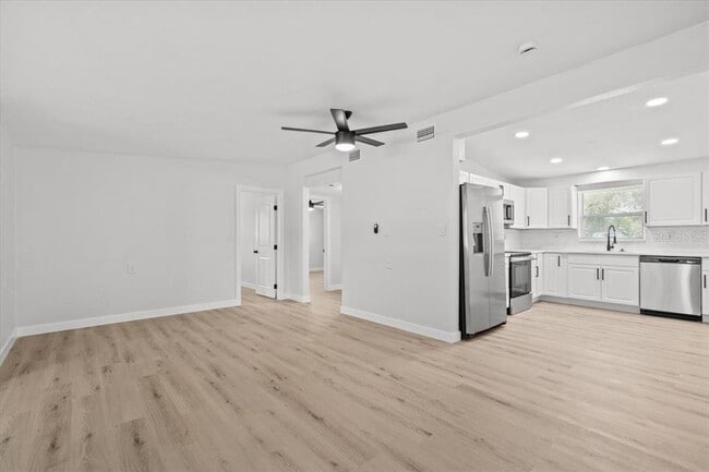 Building Photo - 2701 Camellia Terrace