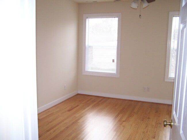 Building Photo - 339 S Cherry St