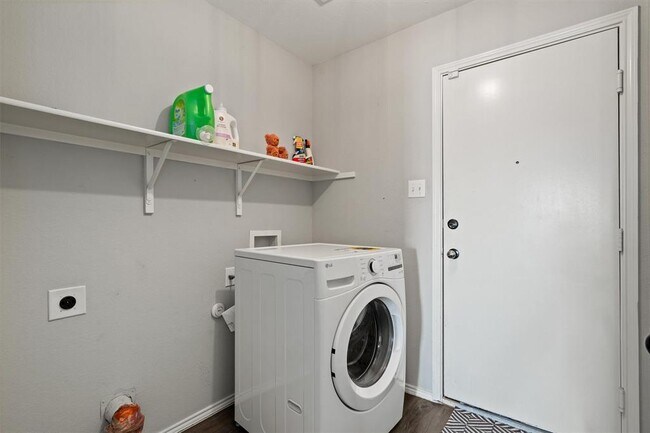 Building Photo - 18029 Basket Flower Bend