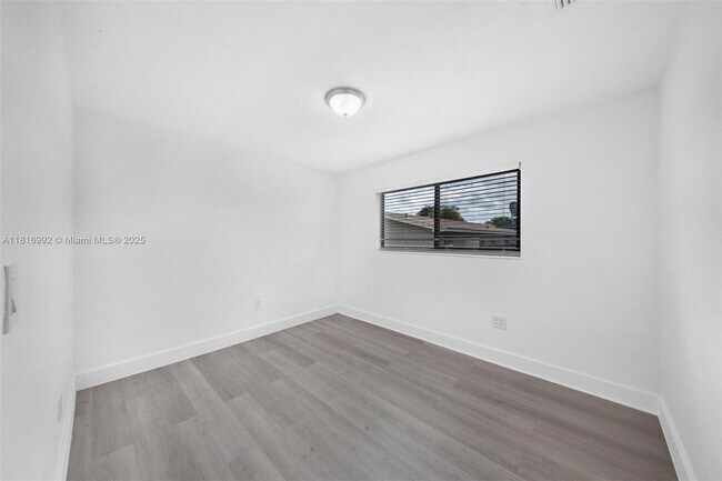 Building Photo - 7600 Pembroke Rd