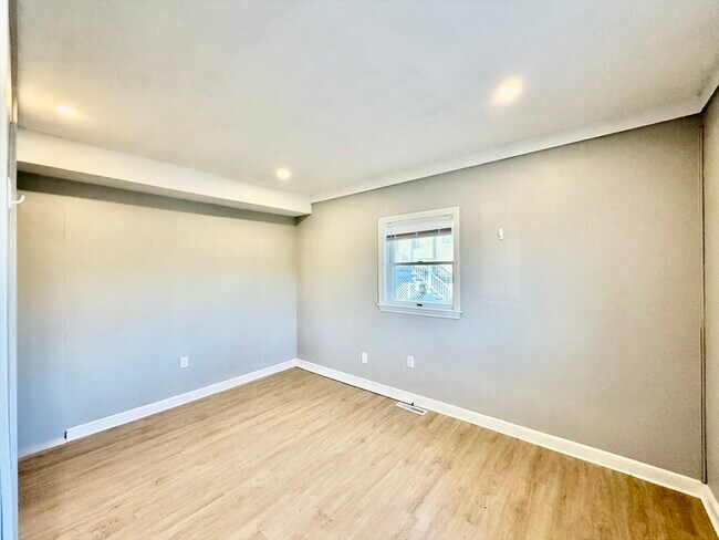 Building Photo - 21 Storrs Ave